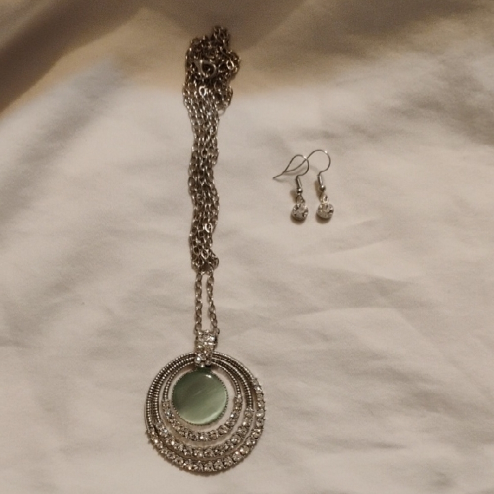 Paparazzi Silver and Green Jewelry Set